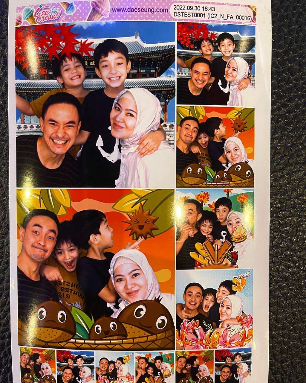 Zumi Zola bersama Sherrin dan dua putranya (Foto: @stharia) Zumi Zola bersama Sherrin dan dua putranya (Foto: @stharia)