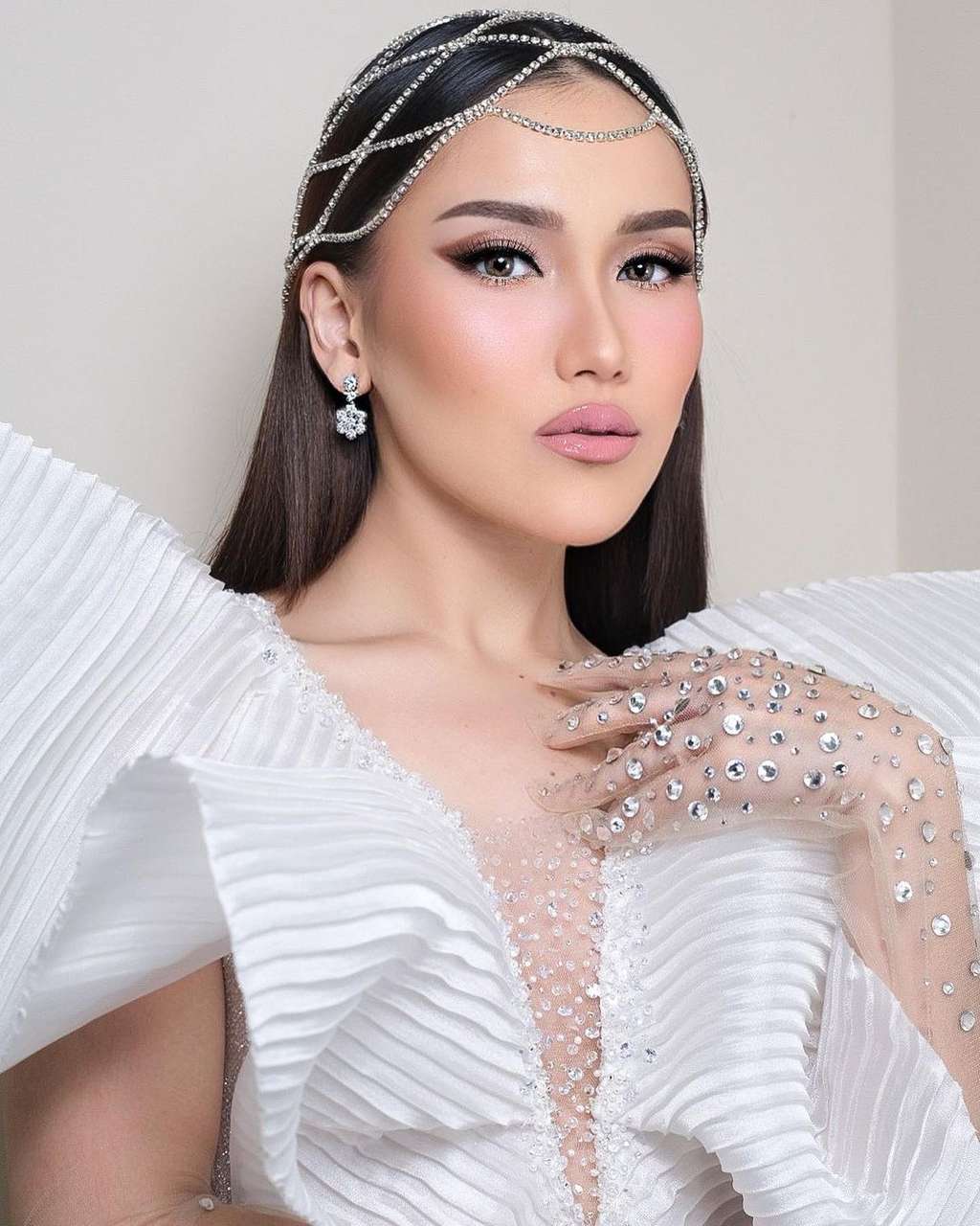 Makeup MUA Dhirman Putra di Wajah Ayu Ting Ting