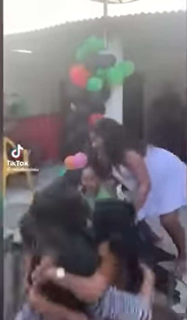 Keasyikan Menari Saat Pesta Ulang Tahun, Tanah Ambruk dan 7 Wanita Ini Jatuh ke Lubang Besar