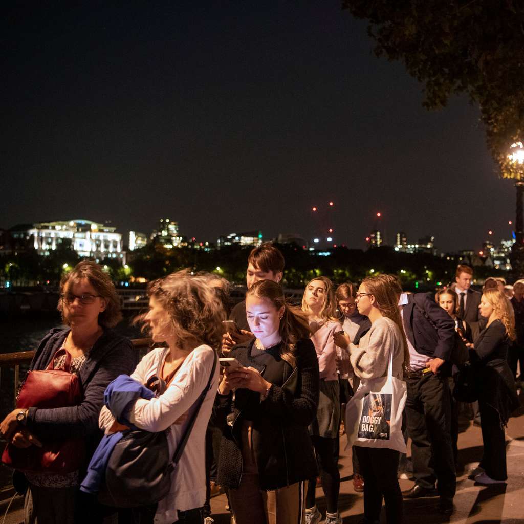 Rakyat Inggris yang berduka akibat kematian Ratu Elizabeth II Rakyat Inggris yang berduka akibat kematian Ratu Elizabeth II