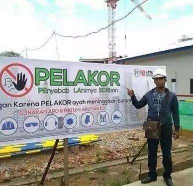 Tulisan di spanduk dan banner yang bikin ngakak.