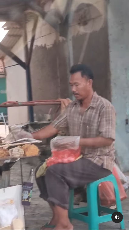 pedagang gorengan pedagang gorengan
