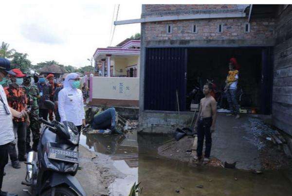 8 foto yang dikira kolase padahal aslinya cuma satu.