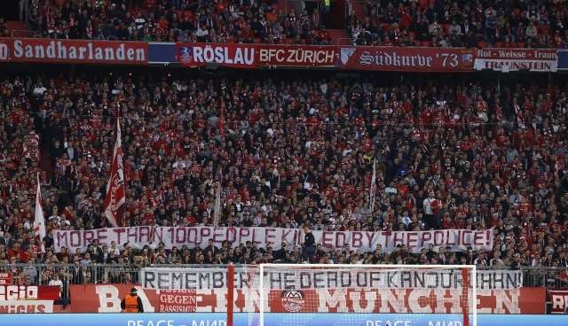 spanduk suporter bayern munich