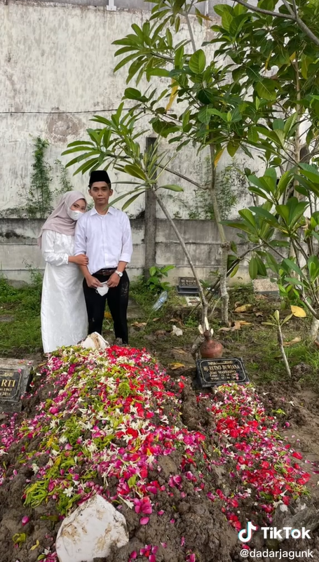 Kisah Haru Pengantin Ijab Kabul di Samping Jenazah Ayahnya