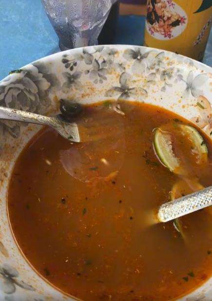 Ngeri, makan mie habis semangkuk, baru tahu ada pacet tenggelam di kuahnya.