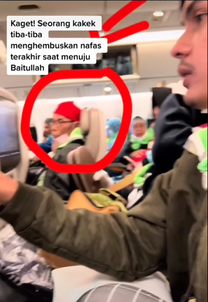 Momen Kakek Wafat di Pesawat Saat Hendak Umroh, Ekspresi Sang Istri Bikin Mewek