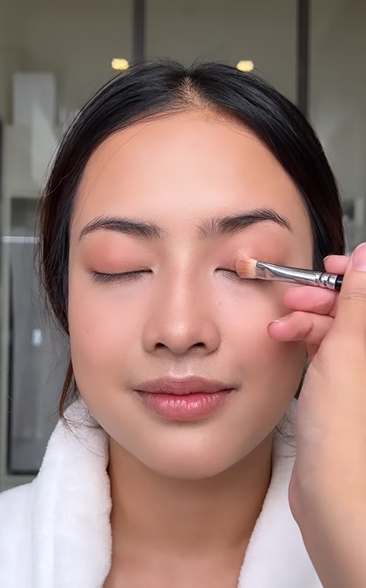 Memakai Eyeshadow