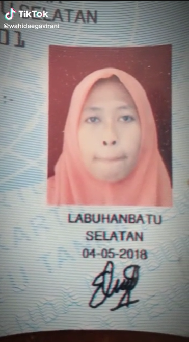 Gadis Ini Pamer Foto KTP Miliknya, Warganet Sedih Sekaligus Ngakak