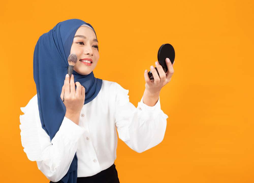 Memakai Bedak