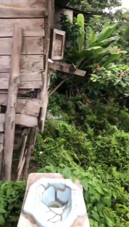 Heboh kloset jongkok di atas bukit, bawahnya jurang.