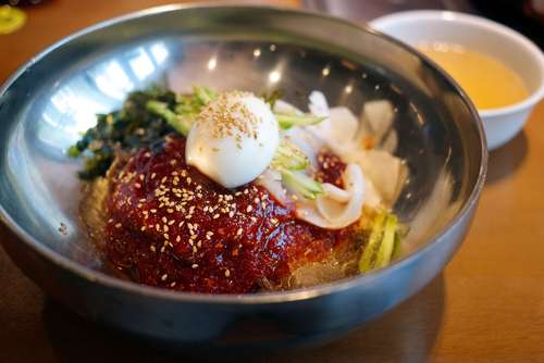 Bibim-naengmyeon