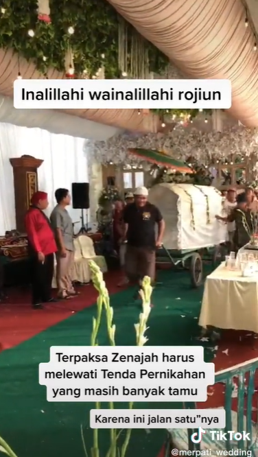 Acara Pernikahan Diterobos Keranda Acara Pernikahan Diterobos Keranda