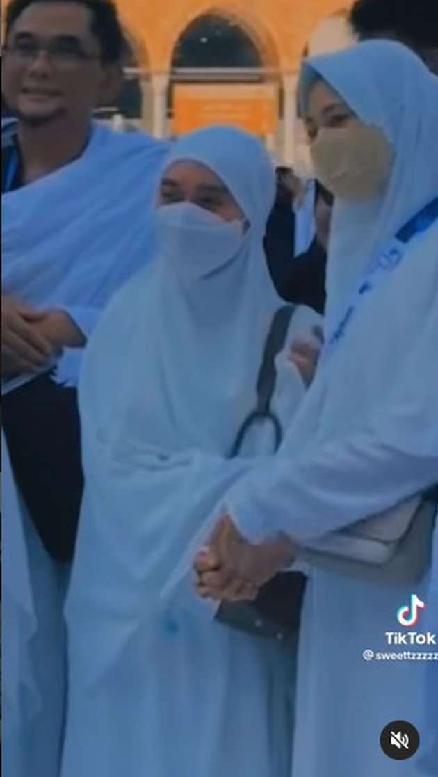 Lesti Kejora Umroh by deki prayoga