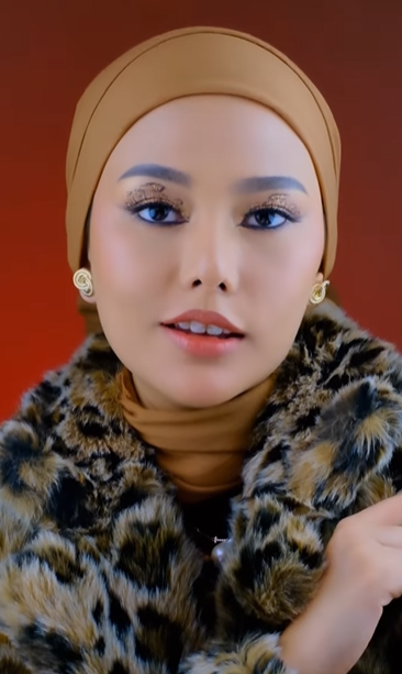 Gaya Makeup Dara Arafah