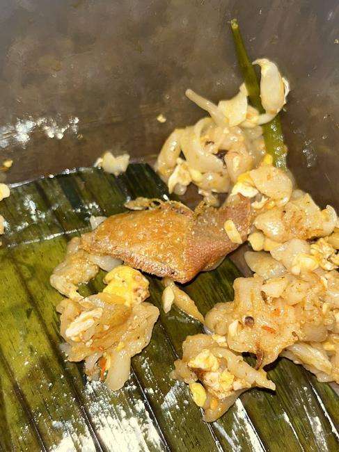 Dikira kulit ayam, ternyata plester luka bekas pakai.