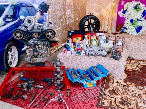 Viral resepsi pernikahan bertema bengkel mobil.