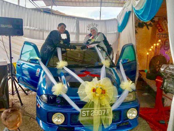 Viral resepsi pernikahan bertema bengkel mobil.