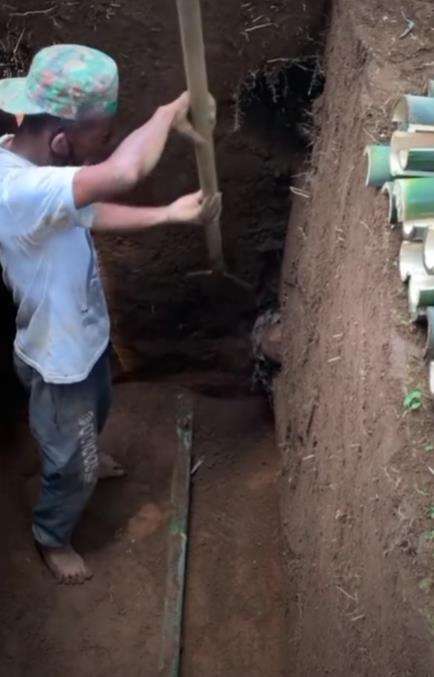 Penggali kubur temukan kepala keluar dari makam sebelah.