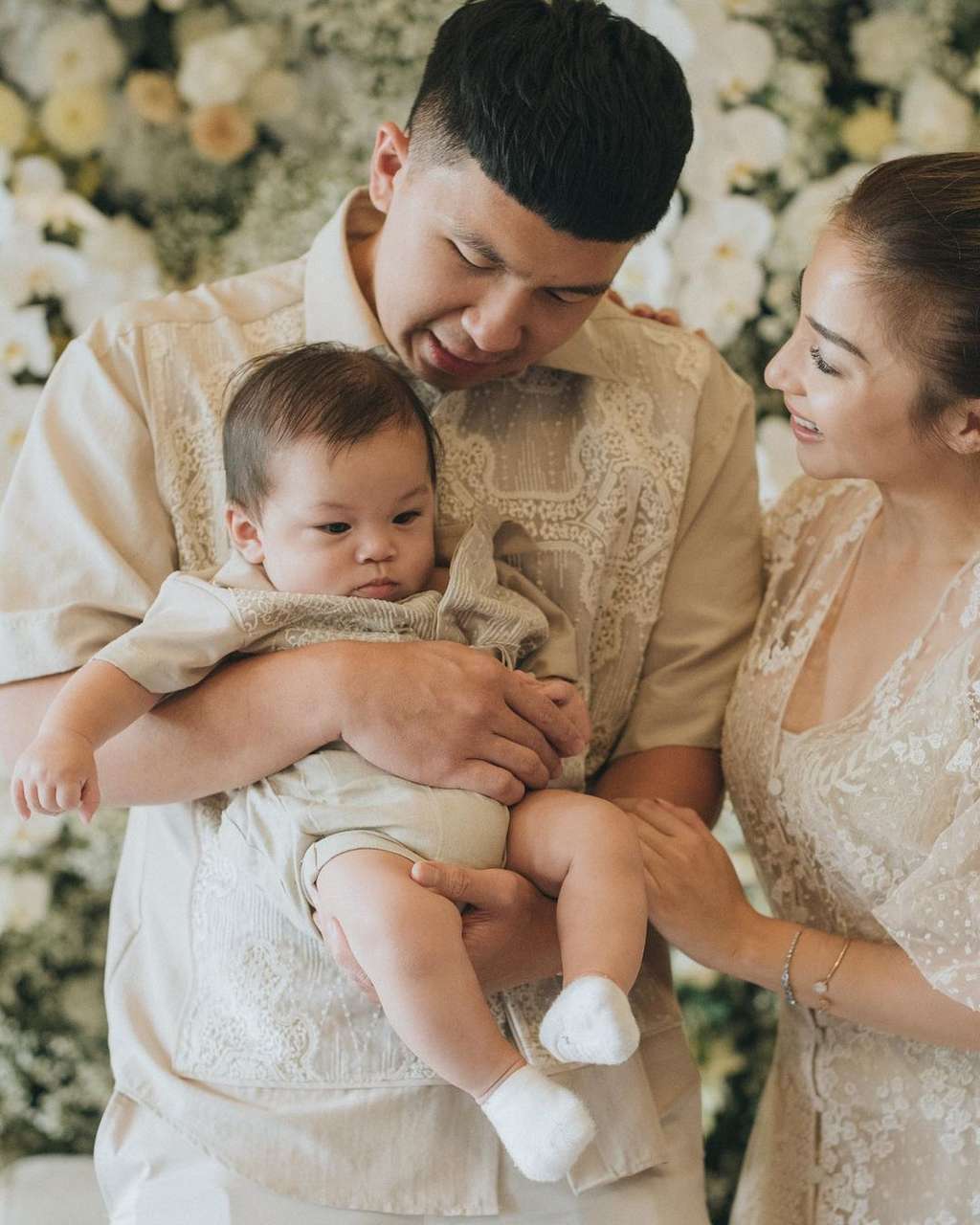 Nikita bersama Indra dan baby Issa
