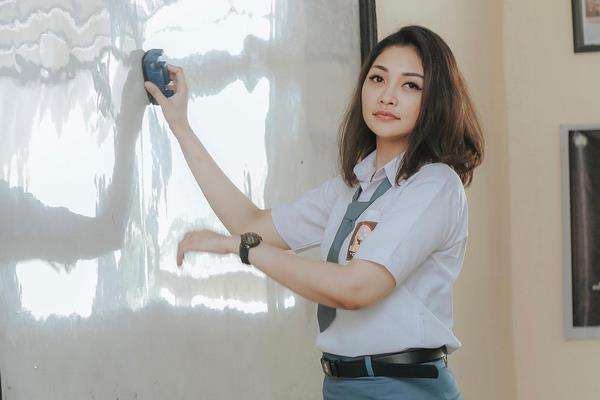 AKP Rita Yuliana kenakan seragam sekolah saat reuni SMA.