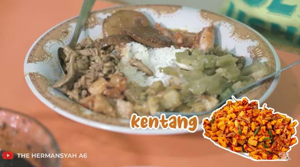 Ashanty makan di warteg