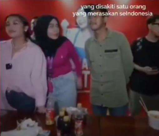 Momen memilukan penggemar didorong saat mau foto bareng Nagita Slavina.