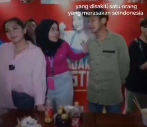 Momen memilukan penggemar didorong saat mau foto bareng Nagita Slavina.