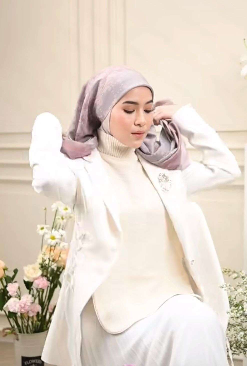 Coba Scarf Lilit Model Turban, Tampilan Jadi Berbeda