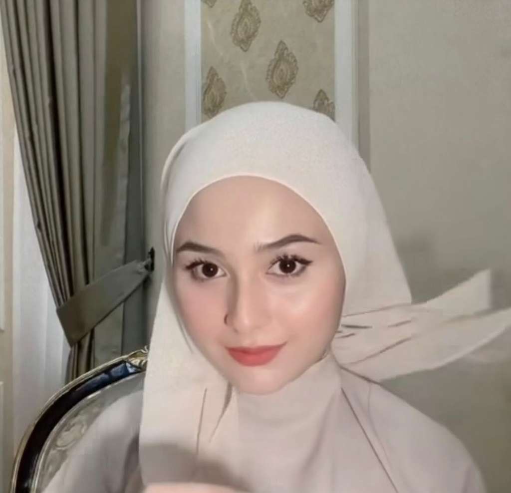 Trik Styling Pashmina, Double Chin Auto Tertutup