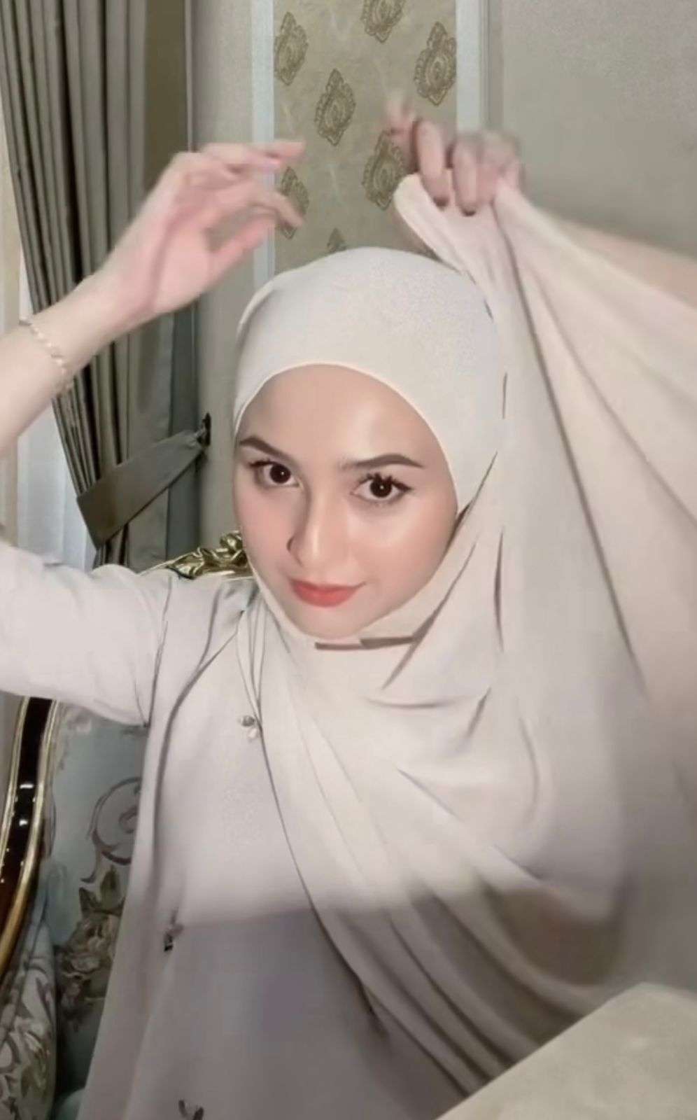 Trik Styling Pashmina, Double Chin Auto Tertutup