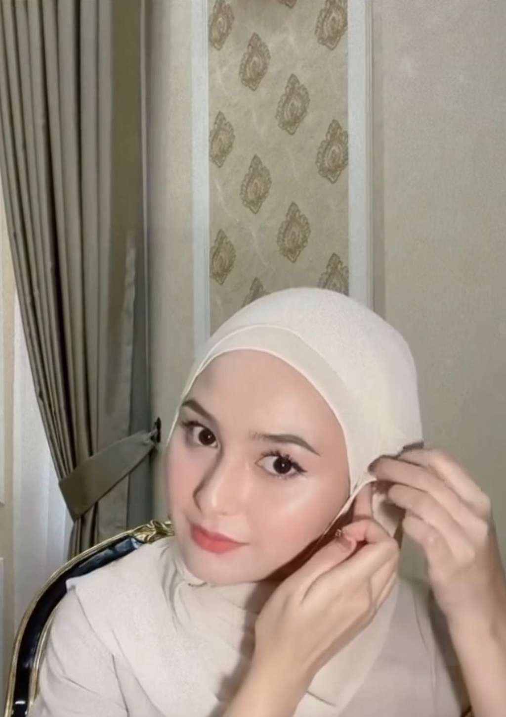 Trik Styling Pashmina, Double Chin Auto Tertutup