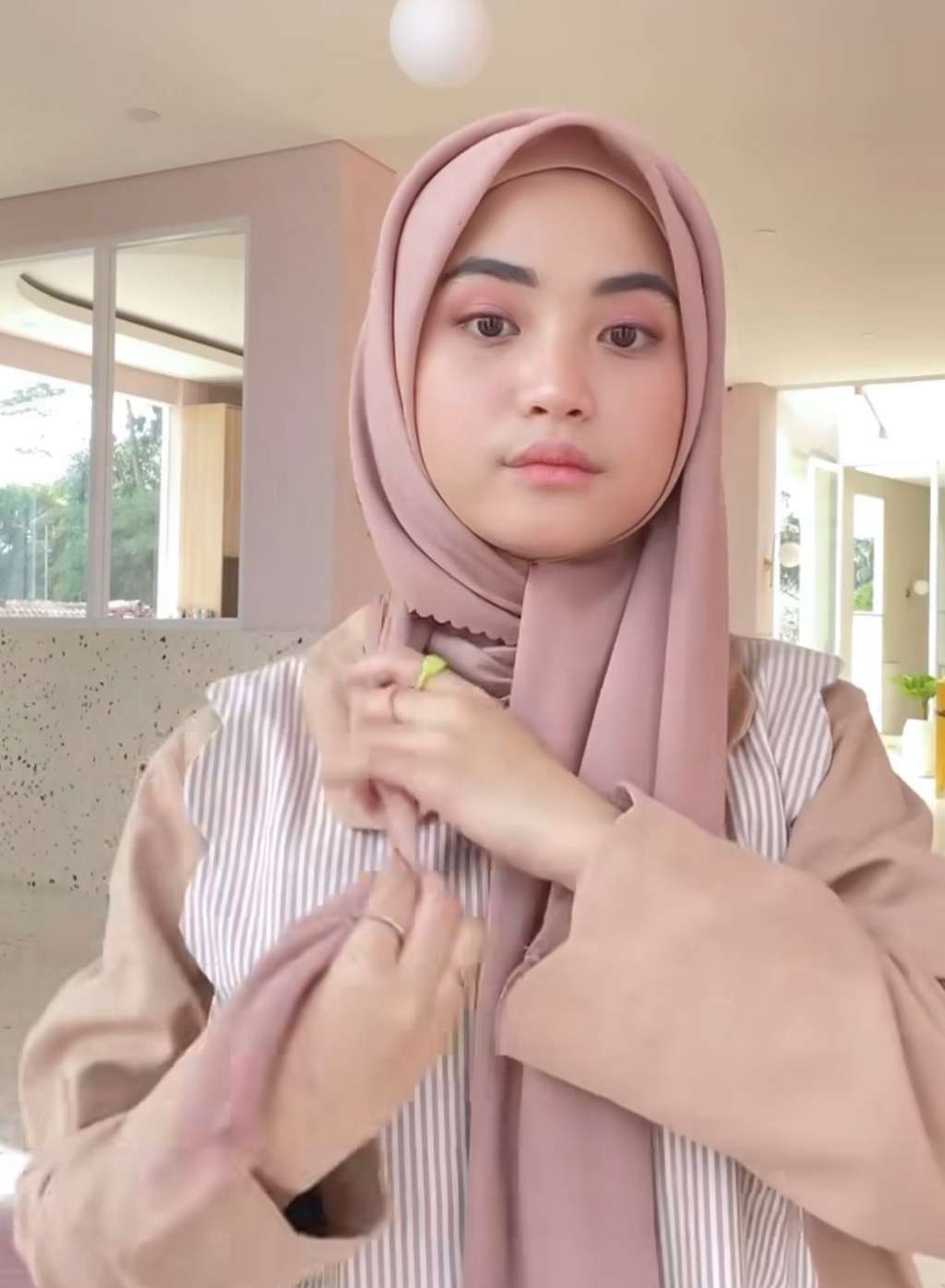 Styling Modis Kerudung Segi Empat Bak Model Katalog