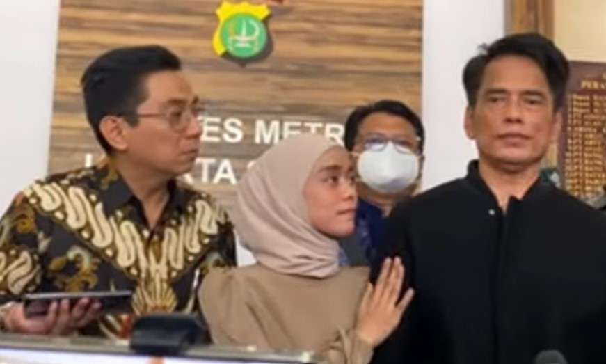 Lesti bersama ayah dan kuasa hukumnya