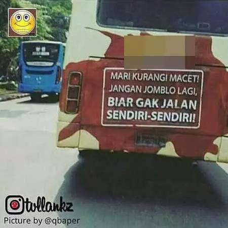 foto 8 tulisan di belakang bodi bus yang bikin salfok