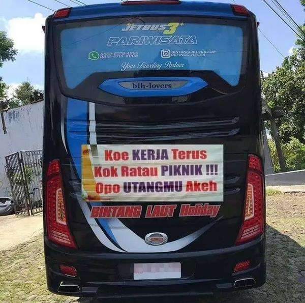 foto 8 tulisan di belakang bodi bus yang bikin salfok