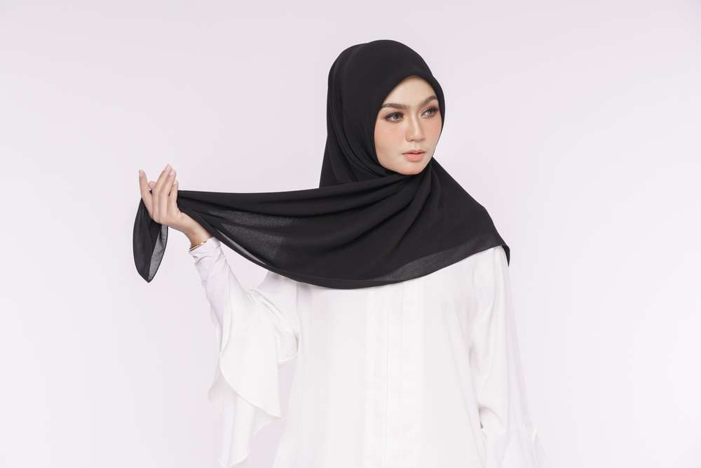 Bye Apek, Begini Caranya Menjaga Hijab Tetap Wangi dan Segar Saat Musim Hujan