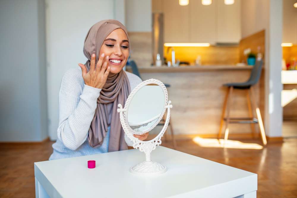 Memakai Skincare