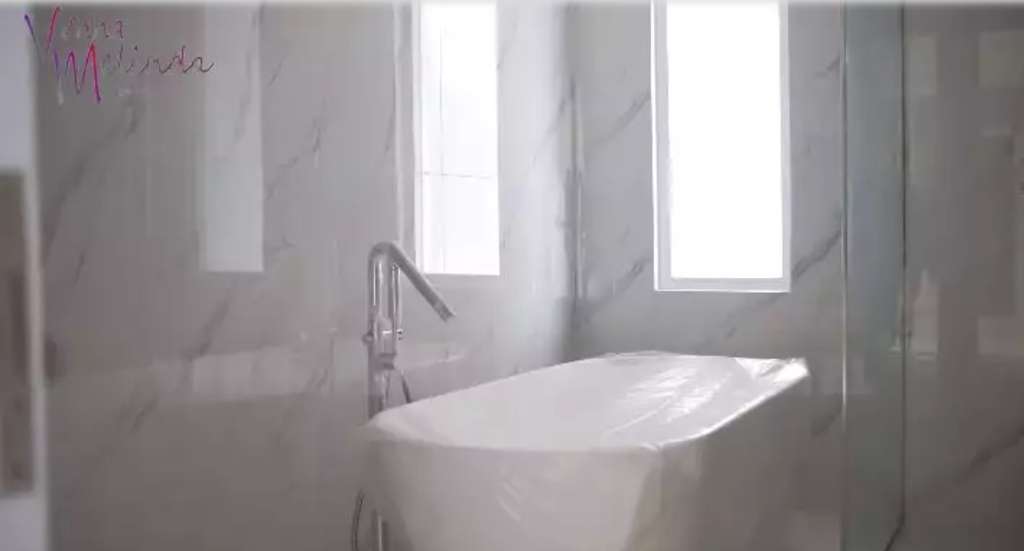 Kamar Mandi Venna Melinda dan Ferry