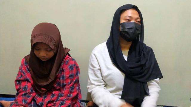 Elimiati dan anak sulungnya yang tertinggal setelah suami dan Prayoga wafat