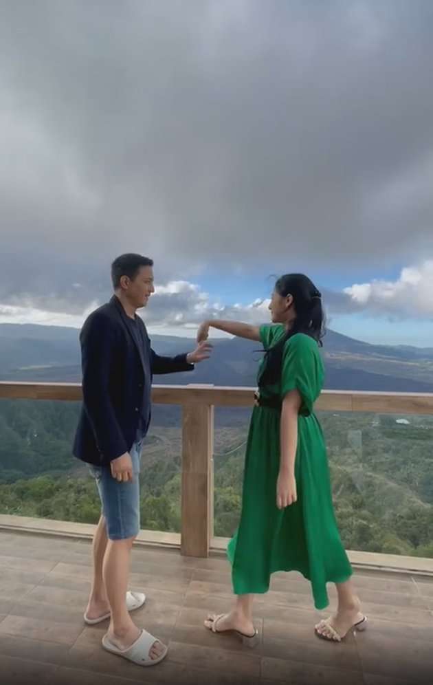 Potret mesra Ricky Subagja dengan Cica Andjani.