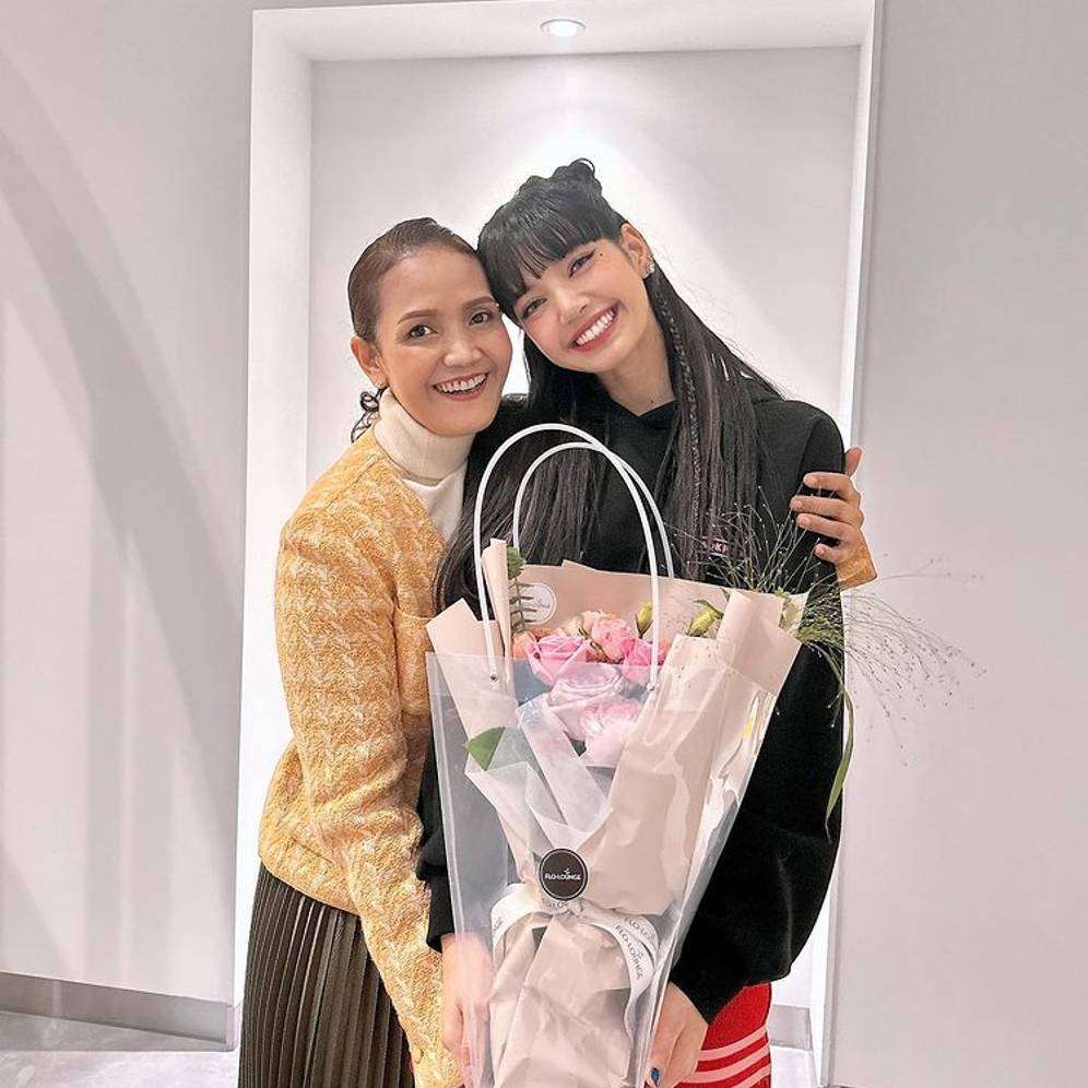Lisa Blackpink dan ibunda
