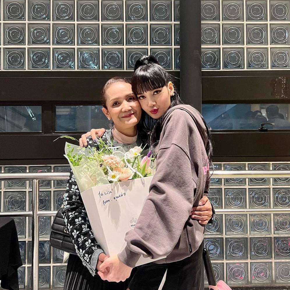 Lisa Blackpink dan ibunda
