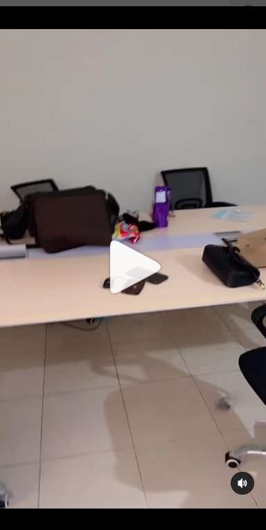 Ruangan Tengah penuh baran Ruangan Tengah penuh baran