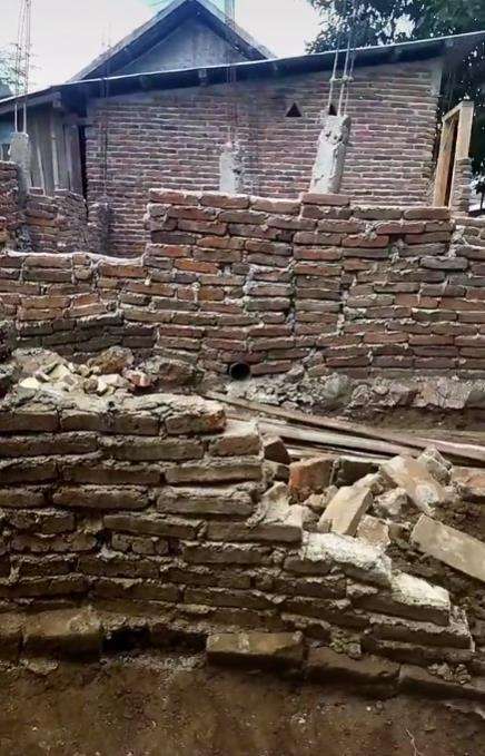 Bangun rumah sendirian hasilnya malah bikin kasihan.