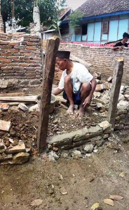 Bangun rumah sendirian hasilnya malah bikin kasihan.