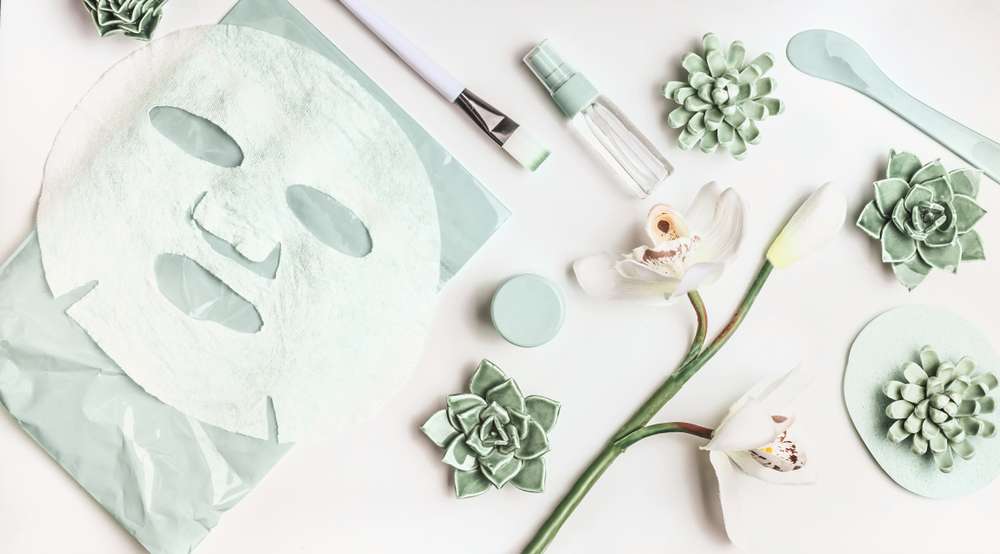 Rutin Pakai Sheet Mask Kok Malah Bikin Wajah Jadi Jerawatan? Mungkin Ini Alasannya
