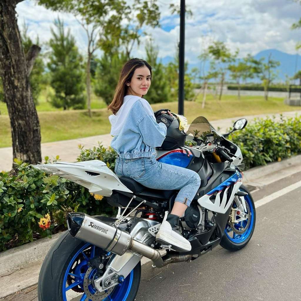 Janis Kareem Aneira pemeran Aisyah Preman Pensiun