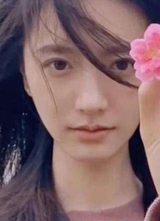 Dosen terlalu cantik malah banjir cibiran.
