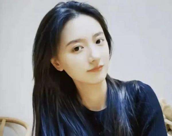 Dosen terlalu cantik malah banjir cibiran.
